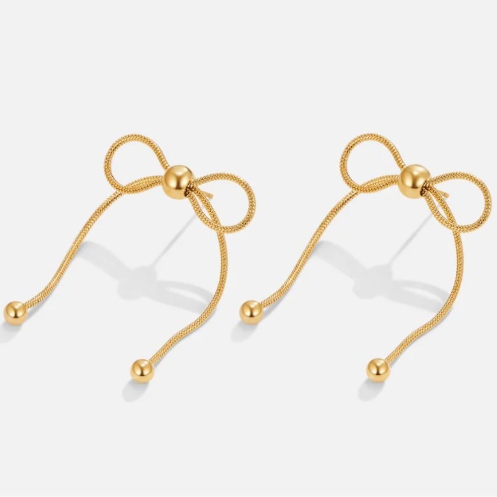 Elegant 18k Gold plated Katie Bow Earrings by Beautiful Earth. NWT. Studs.